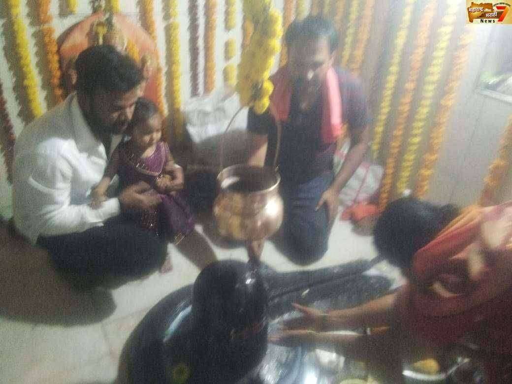 लोणंद शहरांमध्ये खेमावती नदीच्या पात्रालगत स्वयंभू महादेव मंदिर महाशिवरात्र निमित्त गर्दीचा महापुर