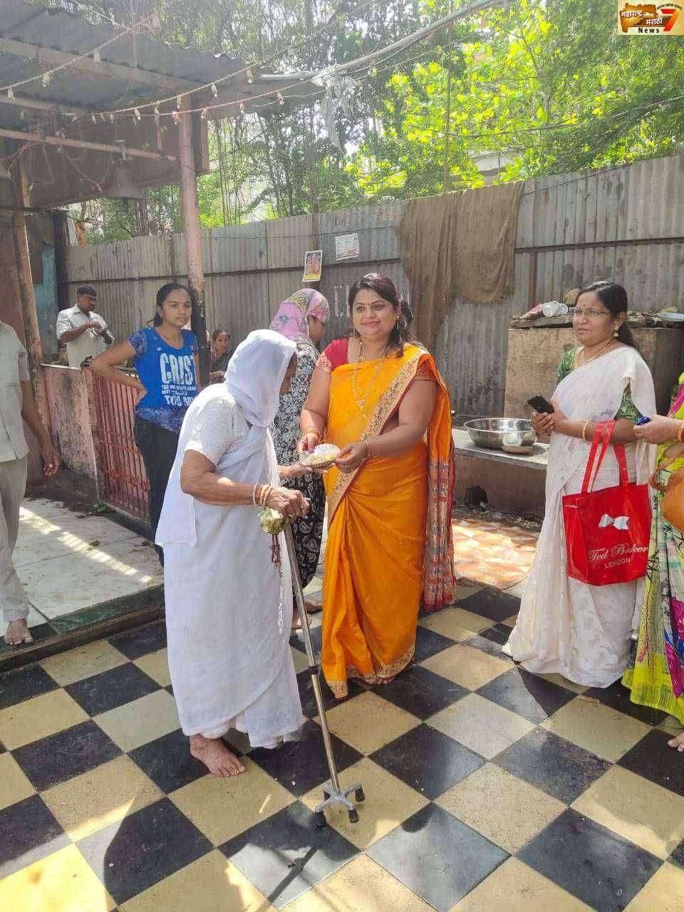 महाशिवरात्रीच्या निमित्ताने गणेश रोड येथे गणपती मंदिरात साबुदाणा वाटप