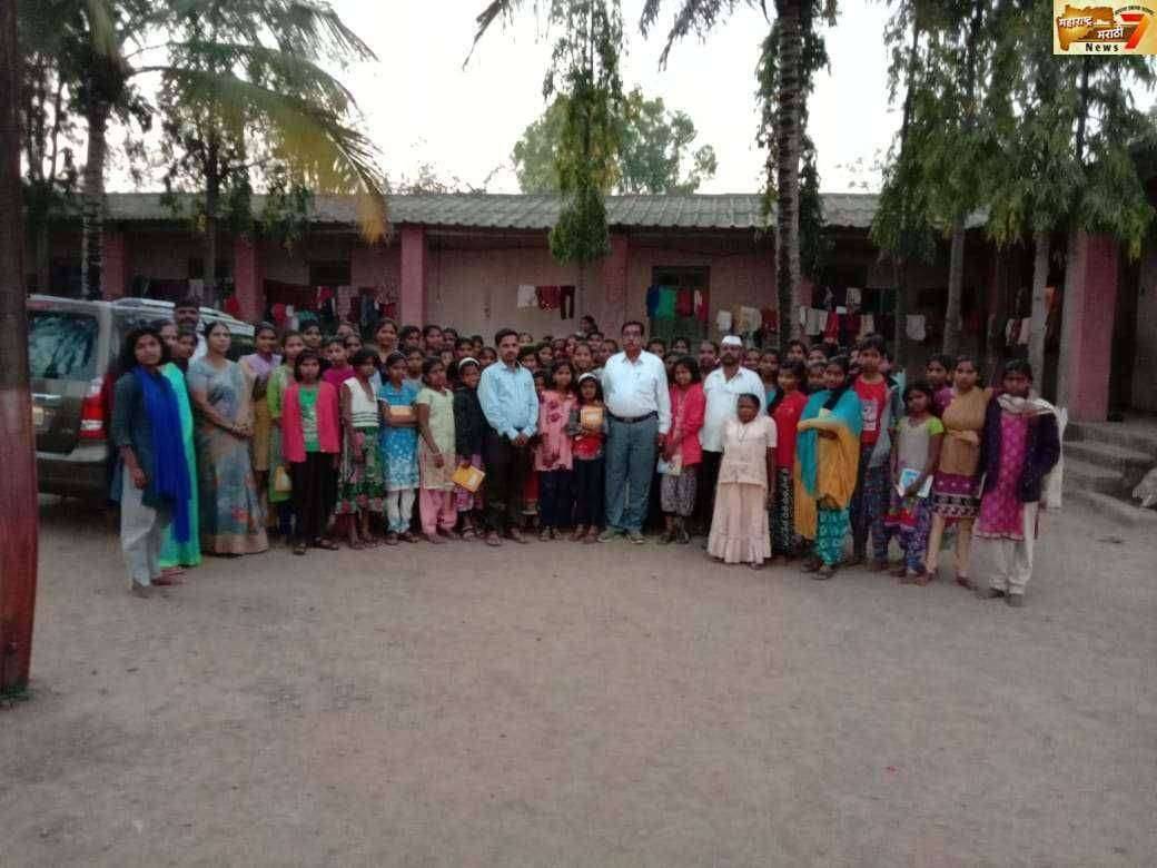 शिक्षण घेऊन मोठे आधिकारी व्हा - बिरसा क्रांती दल राज्य सचिव डी. बी.घोडे, नारोडी वस्तीगृहला सदिच्छा भेट