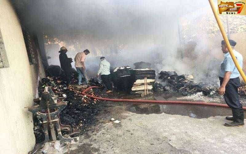 पुण्यात पुठ्ठा कंपनीला आग ; आगीमुळे परिसरात धुराचे लोट