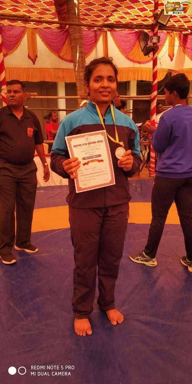 कुस्तीगीर संघ सातारा तर्फे वैष्णवी दादासो धायगुडे हिणे 68 किलो वजन गटात वरिष्ठ महिला कुस्ती स्पर्धेत राज्यातून तिसरा क्रमांक