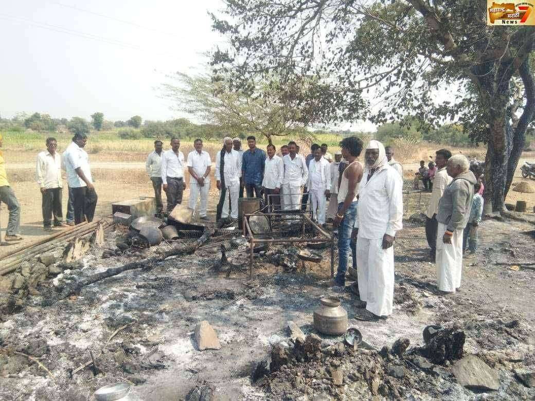 वाघळी शिवारात चार झोपड्या जळून खाक : लाखांचे नुकसान