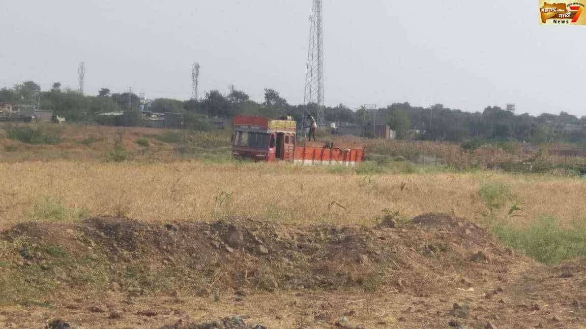 वाळू माफियाकडुन देवस्थानच्या  जमीनीचा बेकायदेशीर आणि बिनधास्त पणे  वापर