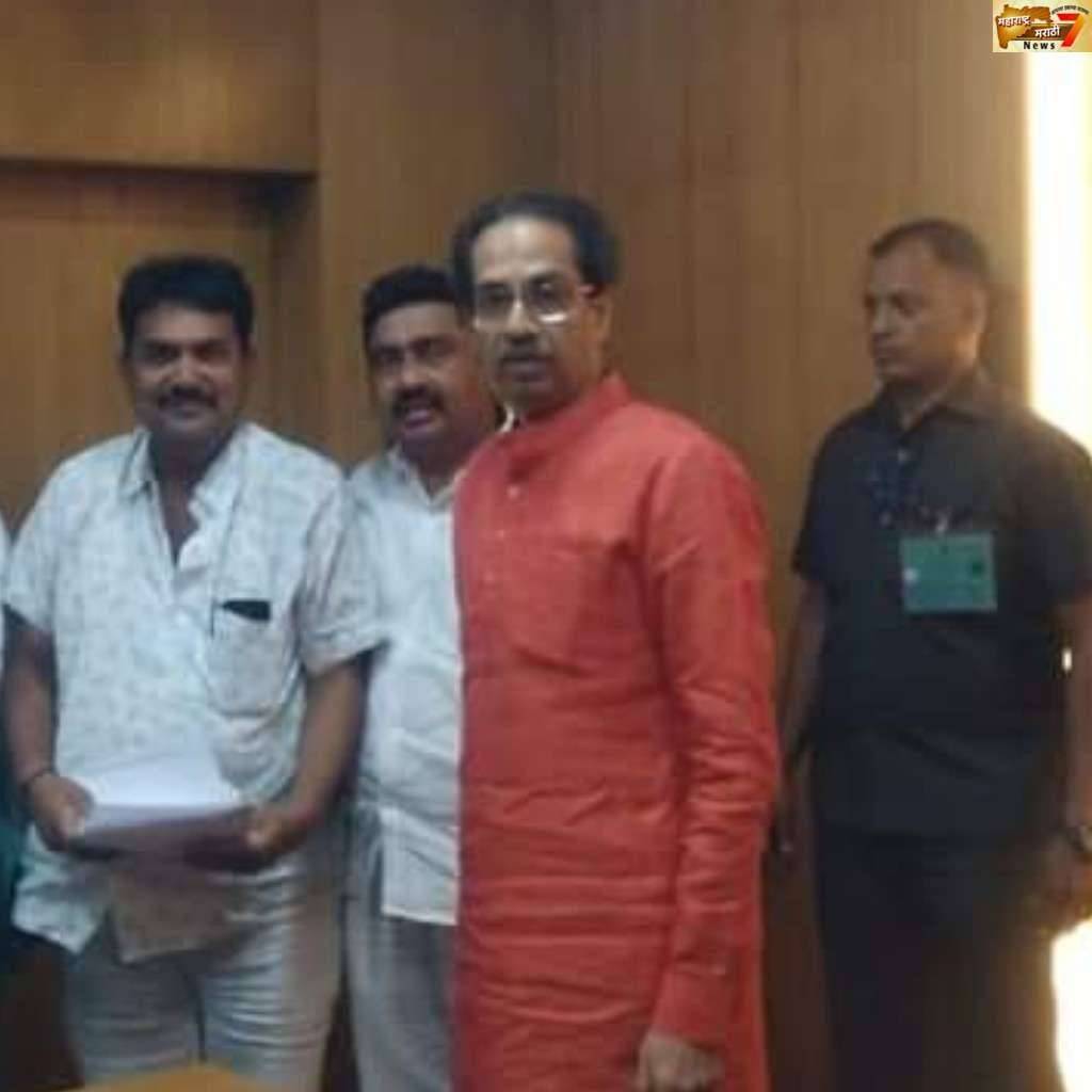 महाराष्ट्राचे लाडके मुख्यमंत्री व शिवसेना पक्ष प्रमुख आदरणीय उध्दवजी ठाकरे यांची माजी आमदार ज्ञानेश्वर ( तात्या ) पाटील यांनी विधान भवन मुंबई येथे घेतली भेट