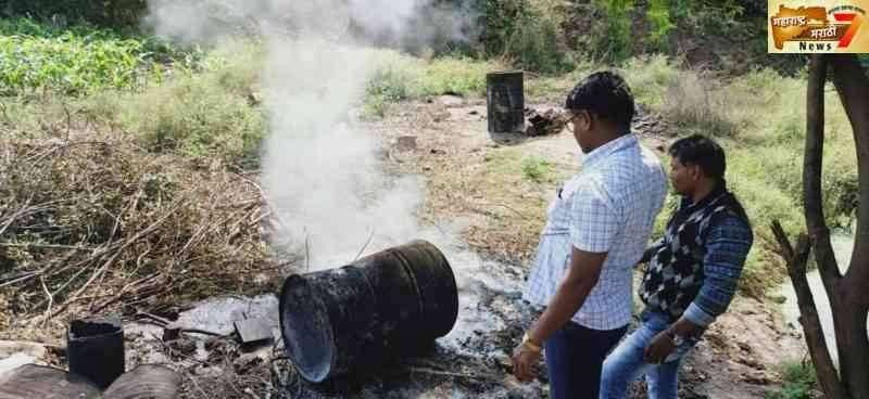 मारवड पो स्टे हद्दीत मा उप विभागीय पोलीस अधिकारी यांच्या मार्गदर्शनाखाली निंभोरा येथे चिखलीनाला येथील गावठी हातभट्टीवर पोलीस पथकासह छापा
