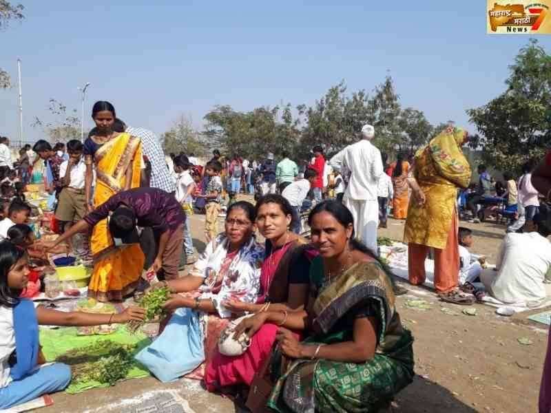 महात्मा फुलेनगर शाळेत आनंदी बाजार