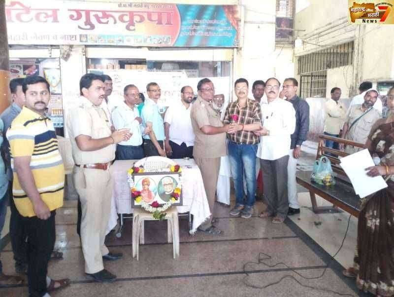 प्रवाशांच्या सेवेसाठी एस टी कटिबद्ध!  रत्नाकर लाड (पंढरपूर बस स्थानक प्रमुख), ग्राहक पंचायत महाराष्ट्र च्या वतीने पंढरपूर आगारात प्रवासी दिन साजरा