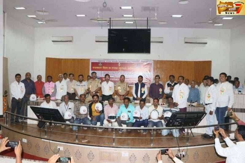 सर सलामत तो पगडी हजार ,हेल्मेट वापरले पाहिजे - वसंतराव मुंडे पत्रकारदिन व रस्तासुरक्षा अभियानांतर्गत पत्रकारांना हेल्मेटचे वाटप