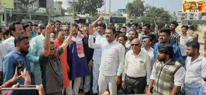 तुम्हारे पास क्या है ??मेरे पास दंडा, मिडिया की मुंडी और बहुत सारा धन है और हमारें पास हमारी धरती माँ है...