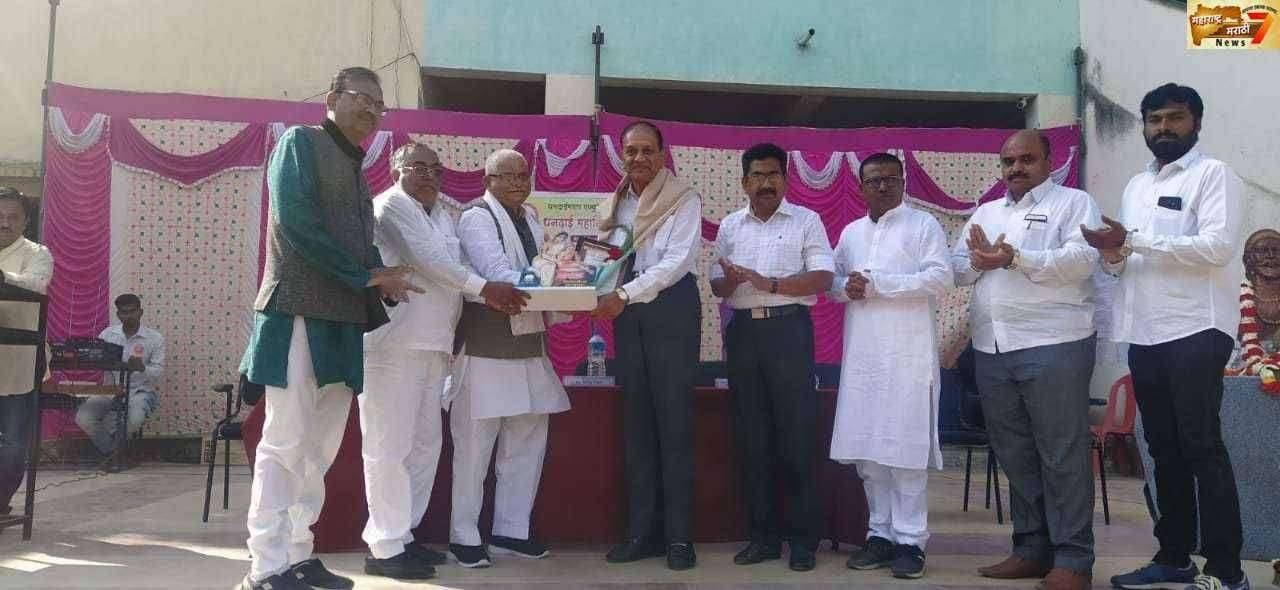 धनदाई महाविद्यालयात शिवजयंतीनिमित्त शिवगौरव पुरस्कारांचे वितरण व गुणगौरव सोहळा संपन्न.