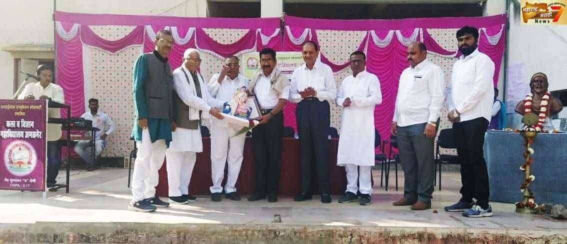 धनदाई महाविद्यालयात शिवजयंतीनिमित्त शिवगौरव पुरस्कारांचे वितरण व गुणगौरव सोहळा संपन्न.