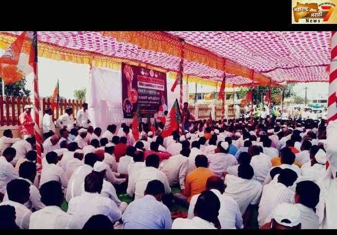 महाविकास आघाडी सरकारच्या विरोधात इंदापूर तहसील कचेरीसमोर धरणे आंदोलन..