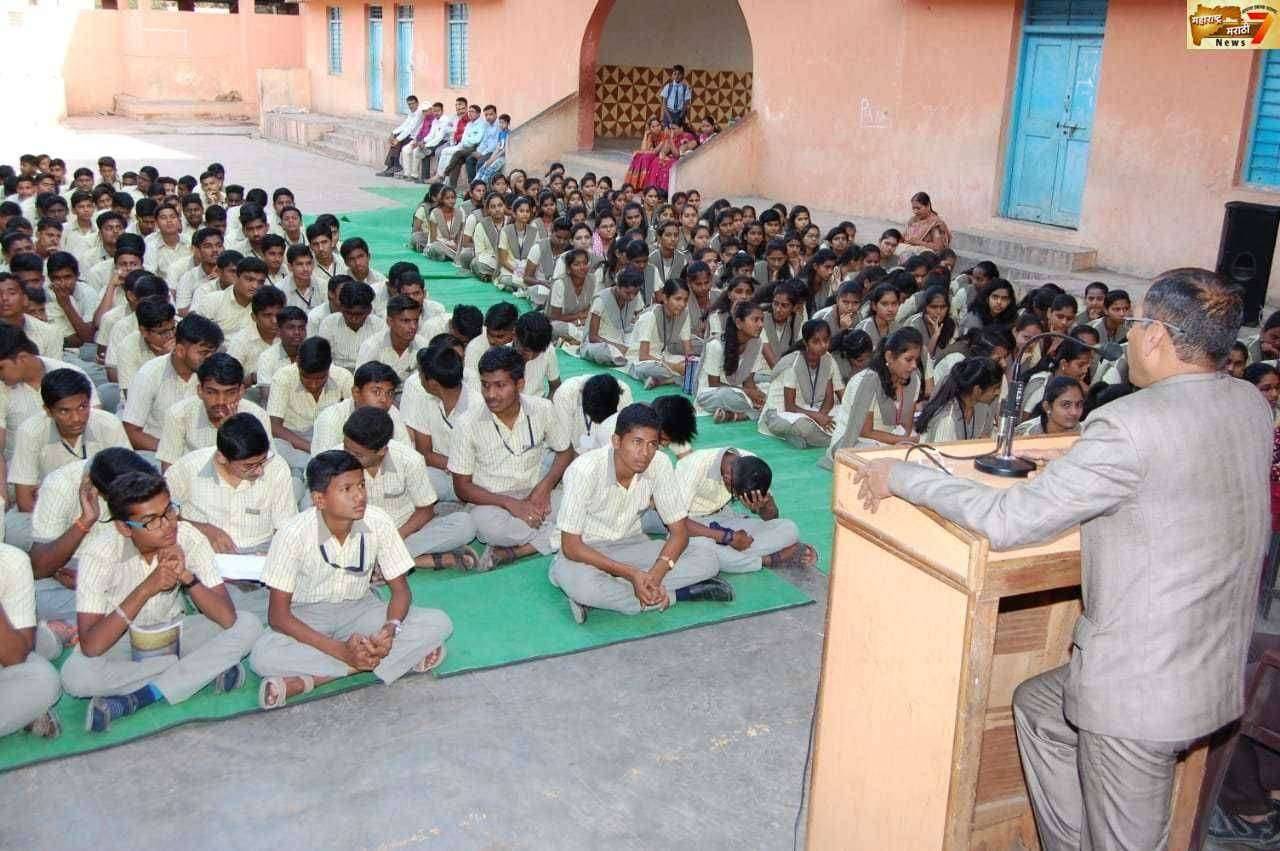 द.ह.कवठेकर प्रशालेत दहावीच्या विद्यार्थ्यांना निरोप
