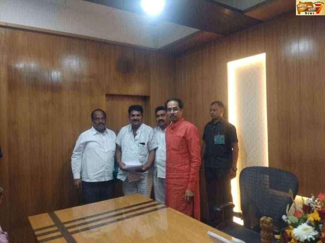 महाराष्ट्राचे लाडके मुख्यमंत्री व शिवसेना पक्ष प्रमुख आदरणीय उध्दवजी ठाकरे यांची माजी आमदार ज्ञानेश्वर ( तात्या ) पाटील यांनी विधान भवन मुंबई येथे घेतली भेट