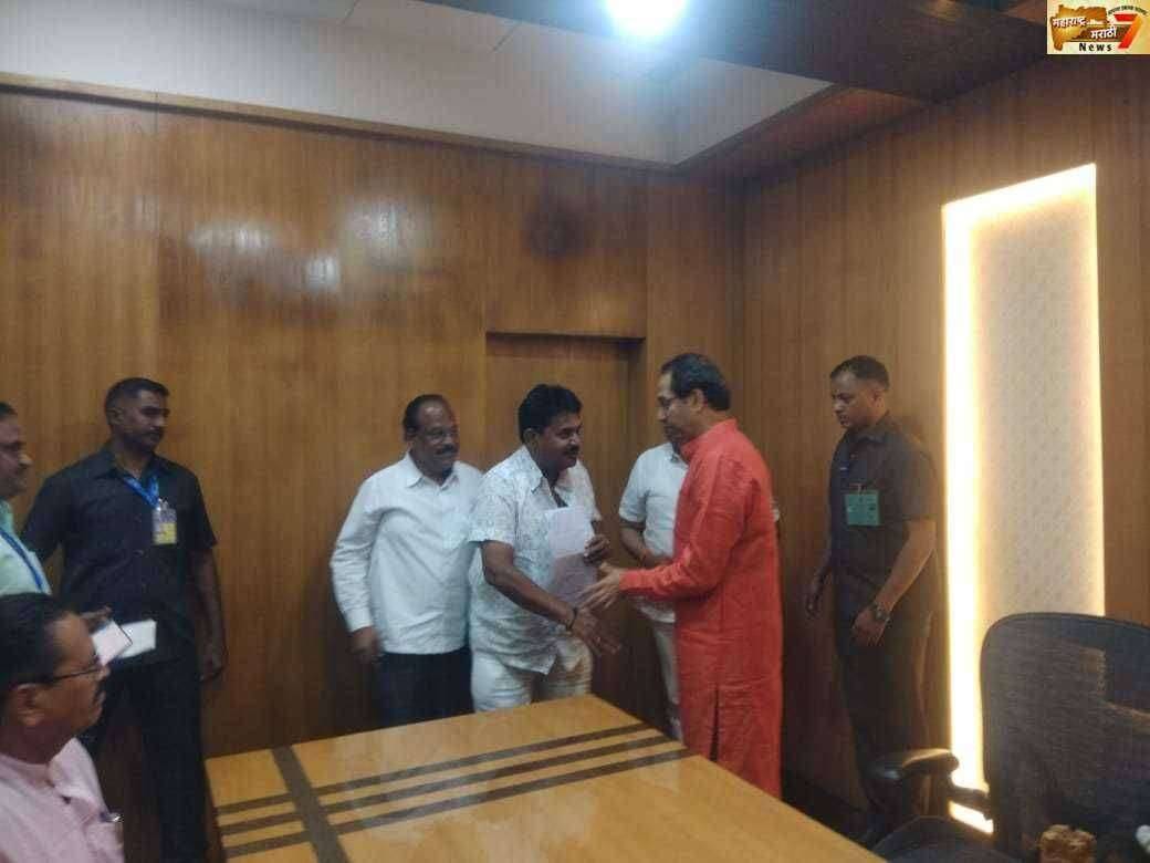 महाराष्ट्राचे लाडके मुख्यमंत्री व शिवसेना पक्ष प्रमुख आदरणीय उध्दवजी ठाकरे यांची माजी आमदार ज्ञानेश्वर ( तात्या ) पाटील यांनी विधान भवन मुंबई येथे घेतली भेट