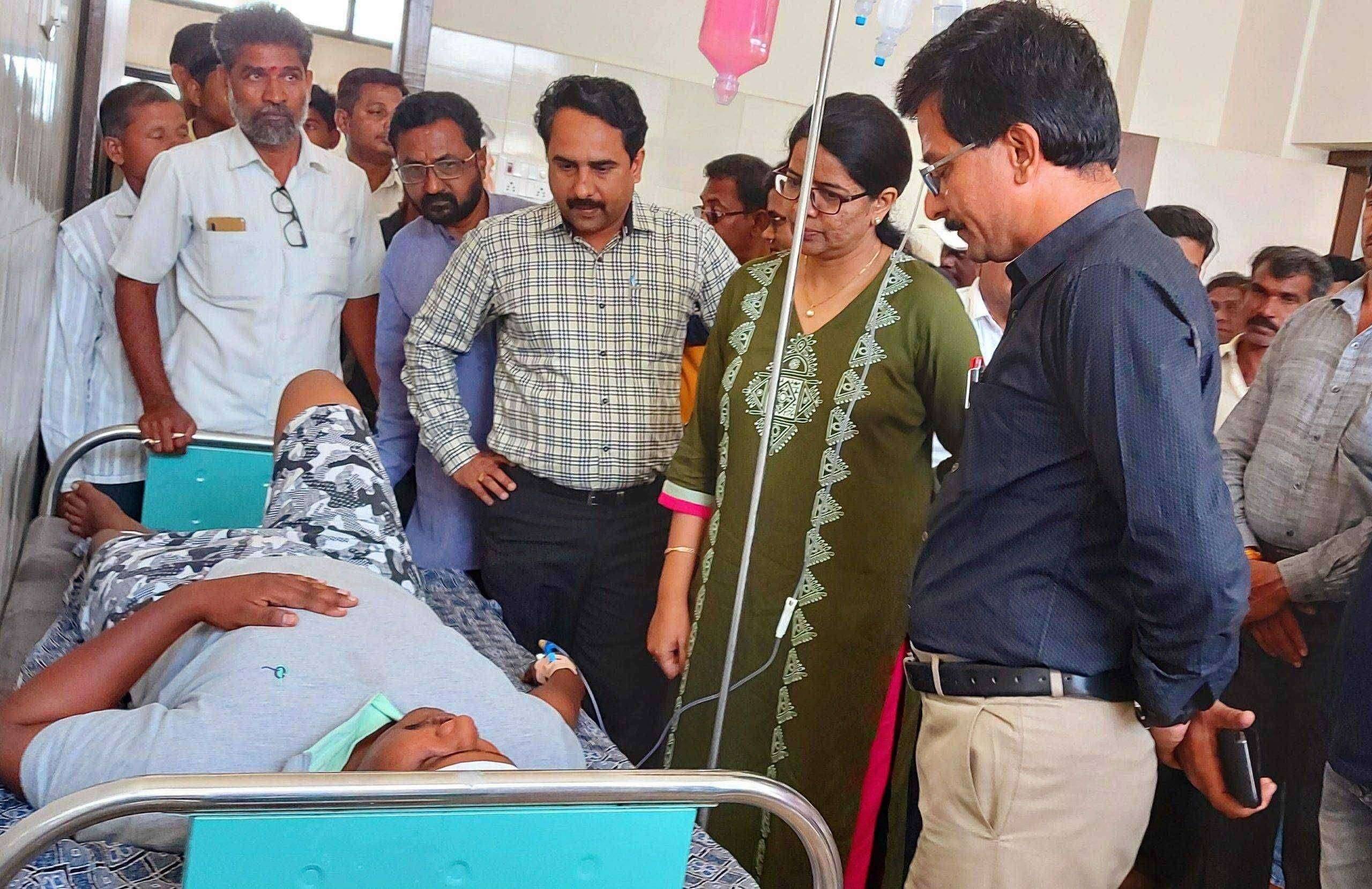 अवैध गौण खनिज वाहतूक पथकावरील हल्ल्याच्या पार्श्वभूमीवर अप्पर जिल्हाधिकारी डॉ नंदकुमार बेडसे यांची अमळनेरला भेट...