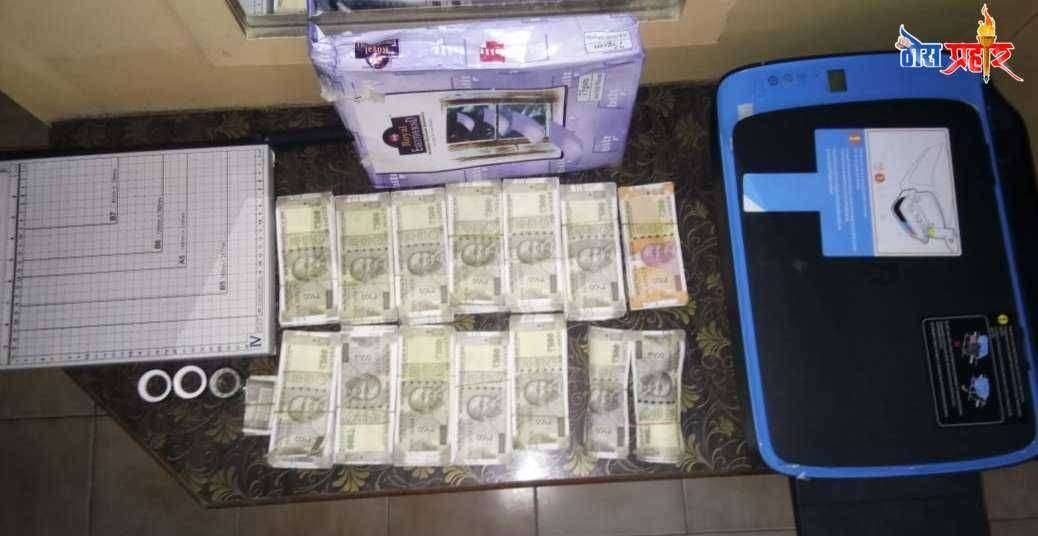 सायन सर्कल येथील बँक ऑफ बडोदाच्या परिसरात बनावट भारतीय चलनी नोटा जप्त..गुन्हे अन्वेषण शाखेची मोठी कार्यवाही...