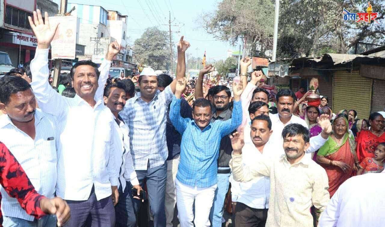 जगद्गुरू संत तुकाराम महाराज यांच्या मूर्तीची चाळीसगाव शहरात भव्य मिरवणूक आमदार मंगेश चव्हाण व भाजपा पदाधिकारी यांनी केले अभिवादन