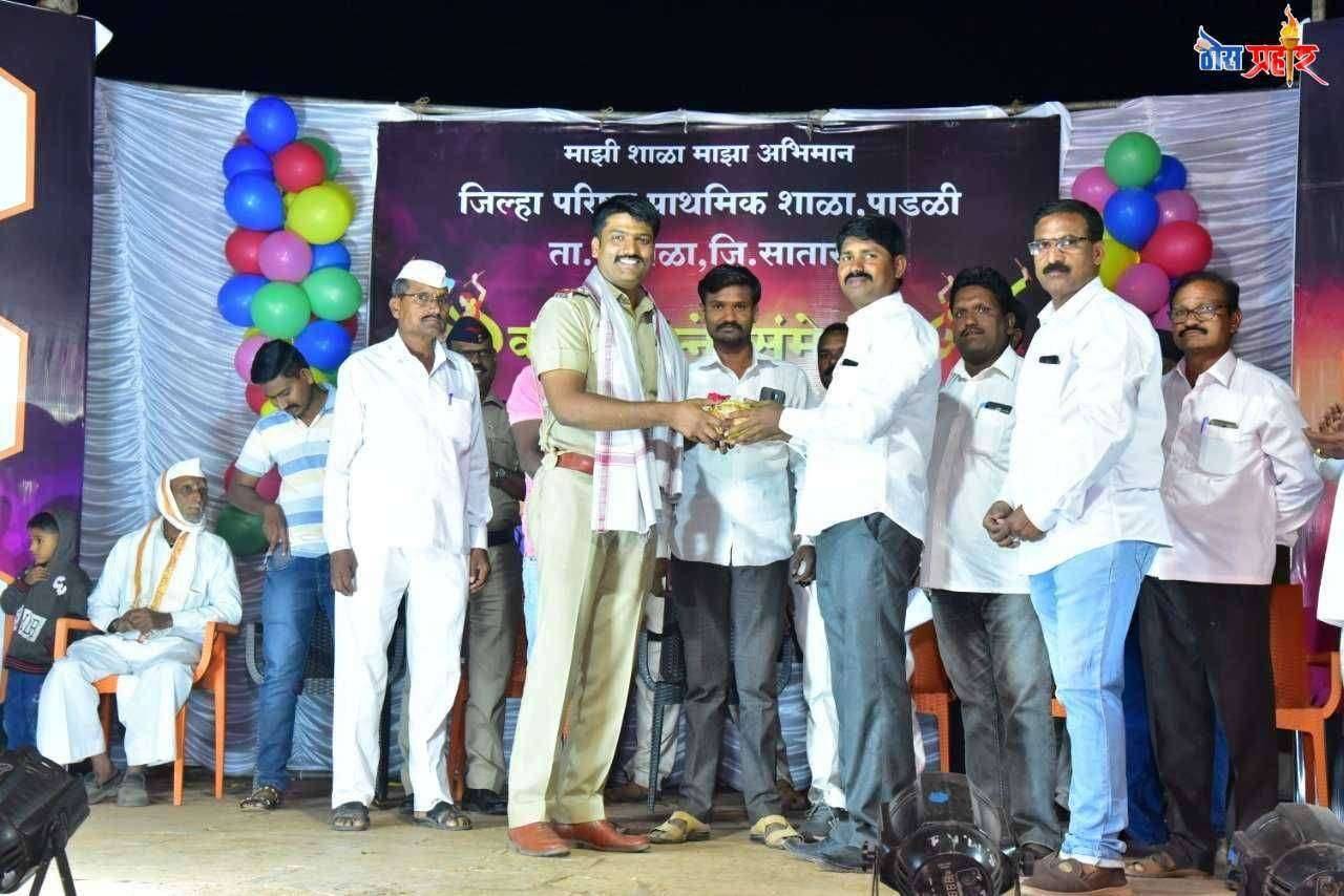 विद्यार्थ्यांच्या कलाविष्काराने पाडळीकर मंत्रमुग्ध.