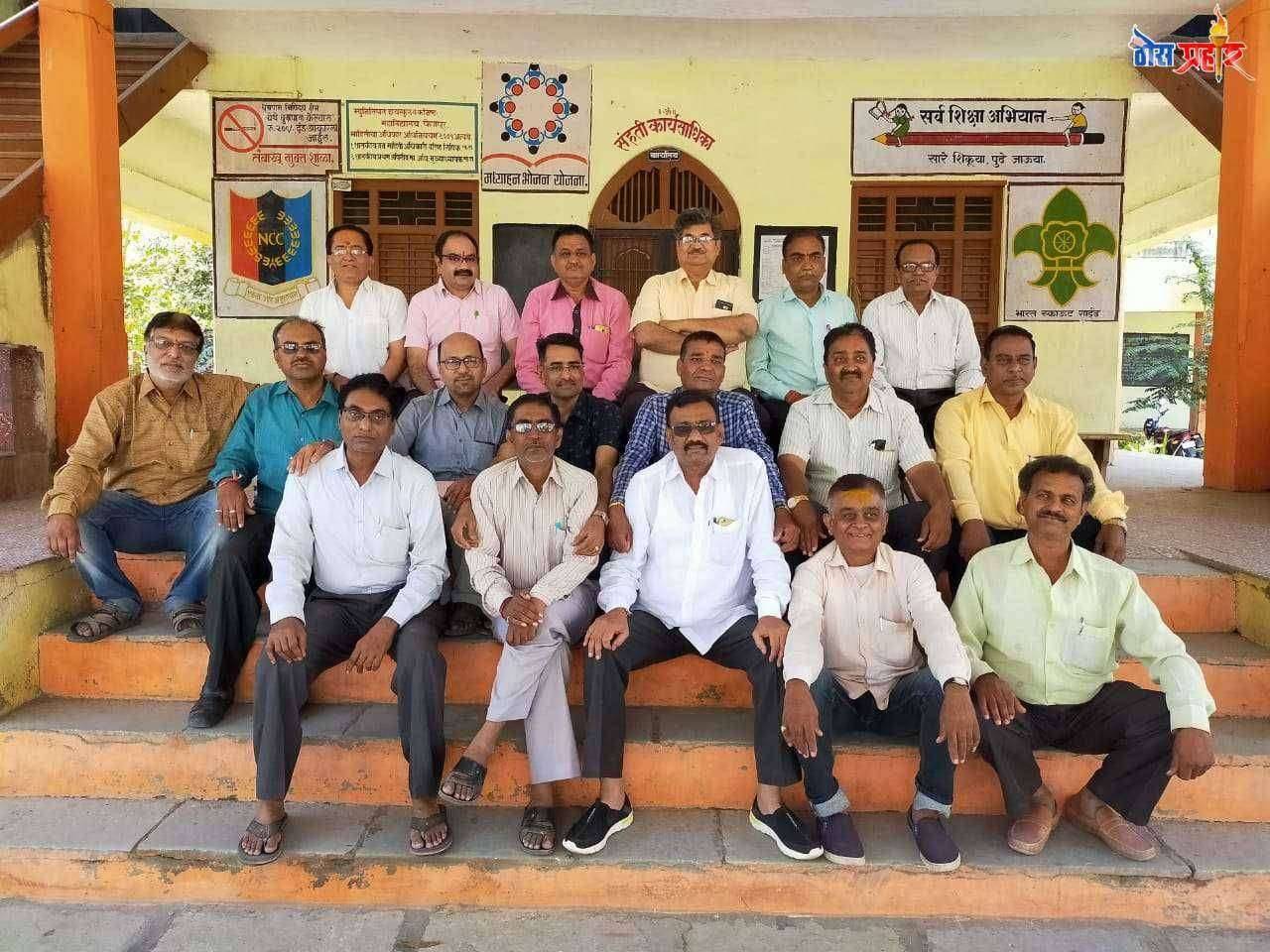 म्युनिसिपल हायस्कुल माजी विद्यार्थ्यांची तब्बल ३८ वर्षानंतर सुदामा भेट