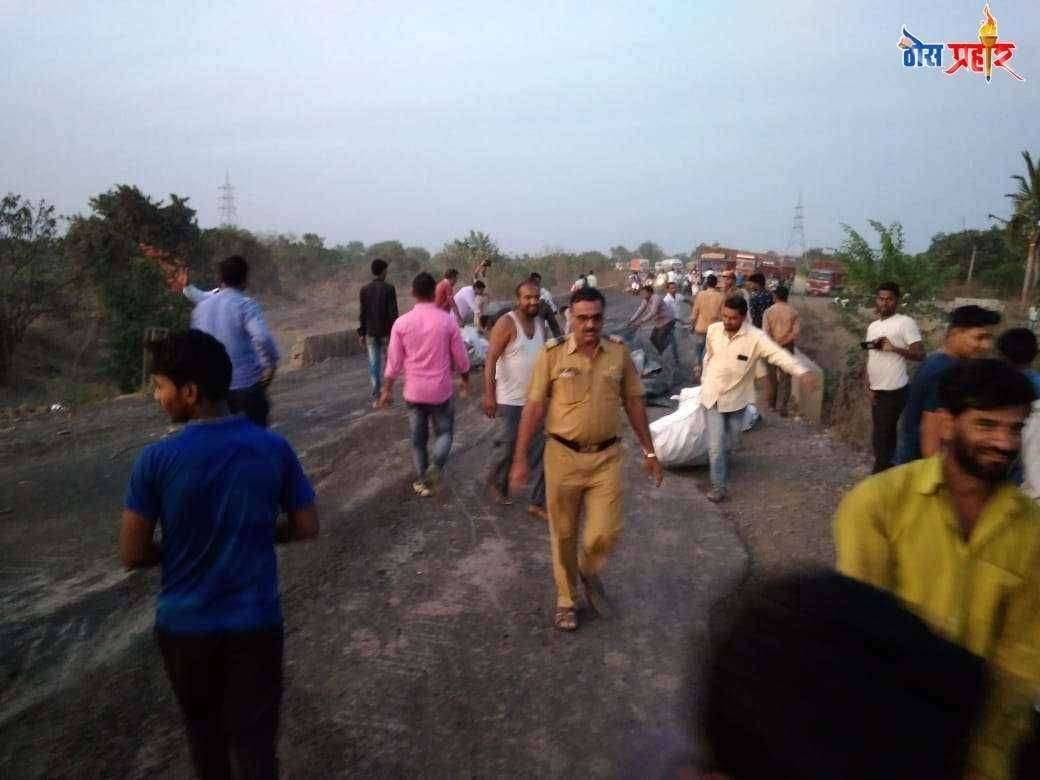 एरंडोल जवळ अपघातात तिन जखमी. एक तास वाहतुकीचा खोळंबा.