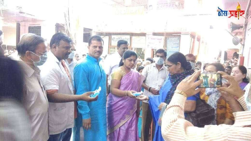 श्री वटवृक्ष स्वामी समर्थ महाराज देवस्थान ट्रस्ट अक्कलकोट येथील मंदिरात कोरोना व्हायरस प्रतिबंधक उपाययोजनेची सुरुवात प्रांताधिकारी ज्योती पाटील यांच्या प्रमुख उपस्थितीने अंमलबजावणीची सुरुवात