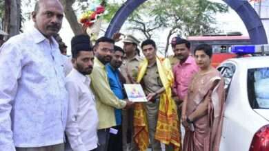 व्हॉट्स अप ग्रुपच्या माध्यमातून सहज संवाद  वालचंदनगर येथील तरुणाने विविध अधिकारी, राजकीय पदाधिकारी, पत्रकार, सामाजिक कार्यकर्ते आदींना आणले एकत्र