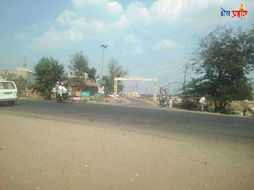 लोणंद शहरात मोरया नगर मध्ये गतिरोधक तातडीने सार्वजनिक बांधकाम खात्याने बसवावा अन्यथा तीव्र आंदोलन गणेश भोसले