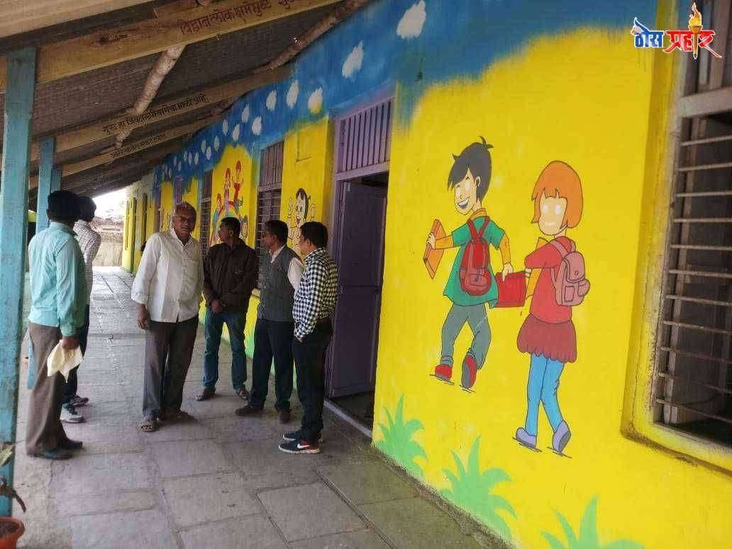 उपक्रमशील शिक्षकाने रंगवली स्वतःच्या कल्पकतेने पाष्टे ची शाळा....