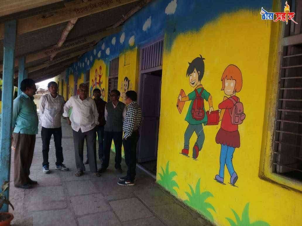 उपक्रमशील शिक्षकाने रंगवली स्वतःच्या कल्पकतेने पाष्टे ची शाळा....