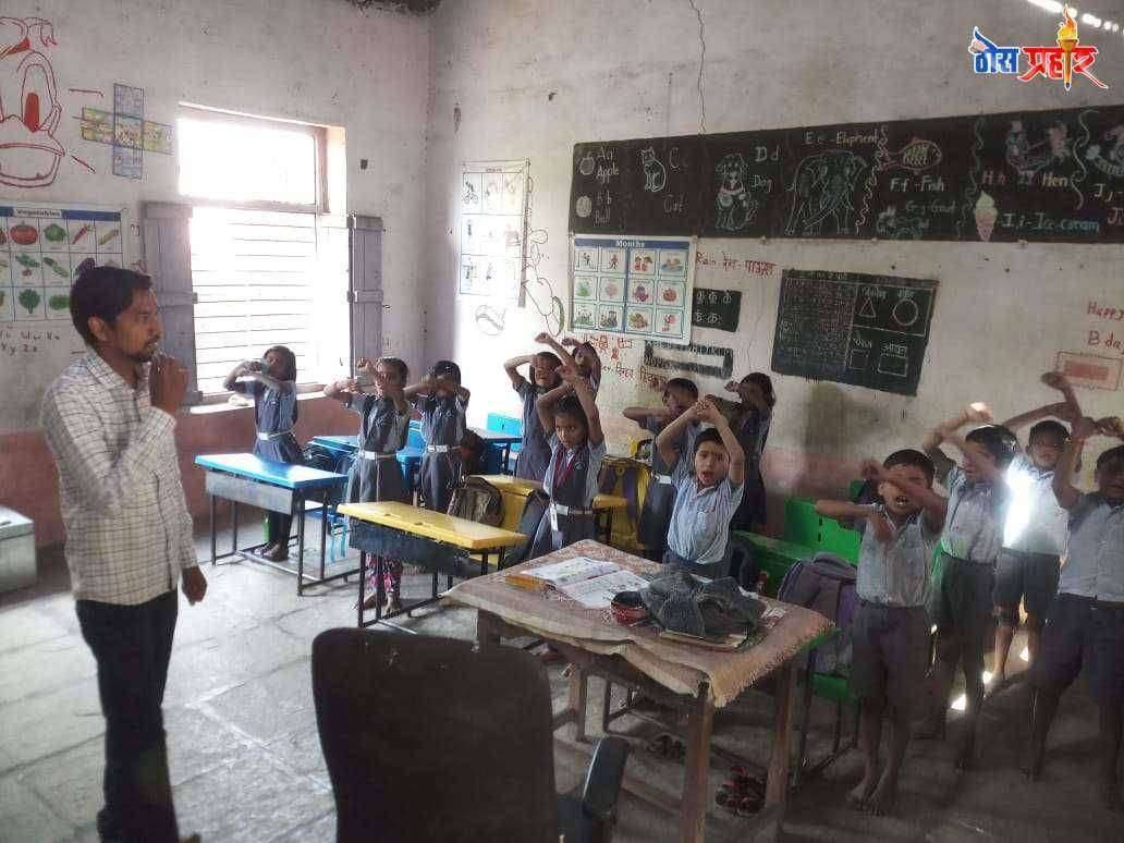 उपक्रमशील शिक्षकाने रंगवली स्वतःच्या कल्पकतेने पाष्टे ची शाळा....