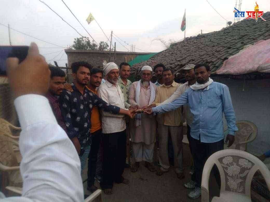 म.प्र.तील खामला गावातील आगग्रस्त कुंटुबास महाराष्ट्रातील तडवीभिल समाजाचा मदतीचा हात