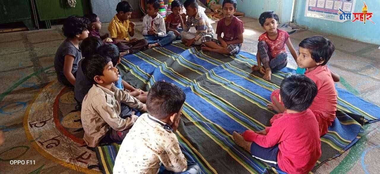 शिरूड येथील अंगणवाडी अजूनही सुरू... लहान मुले अजूनही जात आहेत अंगणवाडी शाळेत...एकात्मिक बालविकास विभाग प्रशासनाचे दुर्लक्ष...