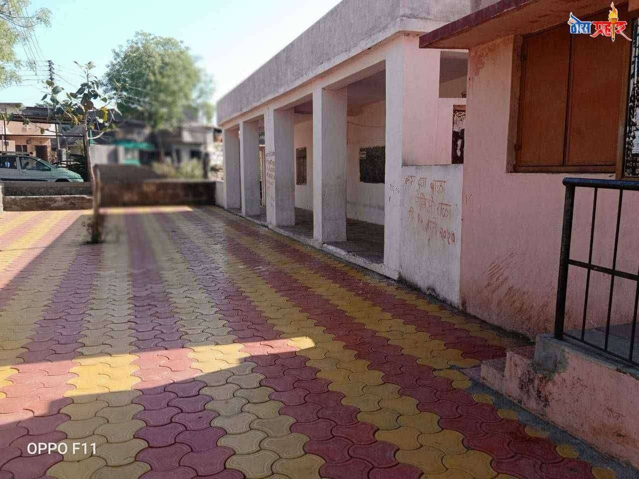 ??'ठोस प्रहार' चा दणका 'ठोस प्रहार' ने दिली ठोस दुसऱ्याच दिवशी अंगणवाडी झाली फूस.... अंगणवाडीत शुकशुकाट