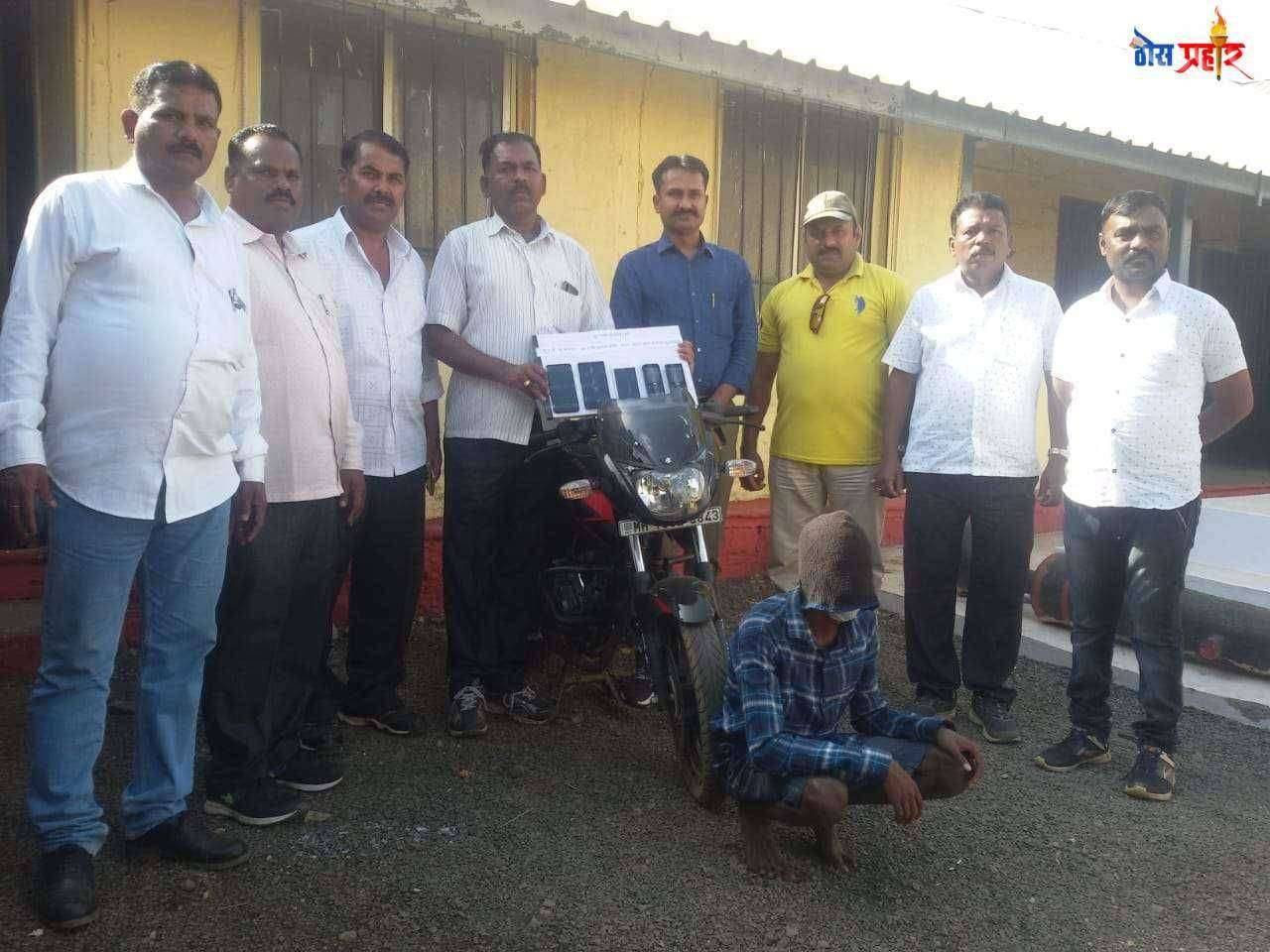 पोस्ट कार्यालयातील तिजोरी चोरटयाला गुन्हे शाखेच्या पथकाने केले गजाआड.महागडे मोबाईल, गुन्हयात दुचाकी हस्तगत.