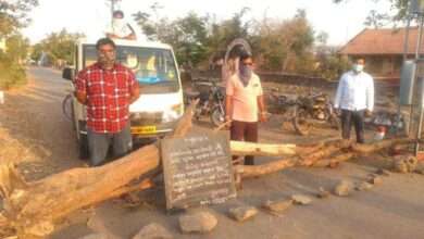 फलटण तालुक्यातील खराडवाडी गावामध्ये कोरोना व्हायरसमुळे गावातील पाहुण्यांना गावात येण्यास प्रवेश बंदी