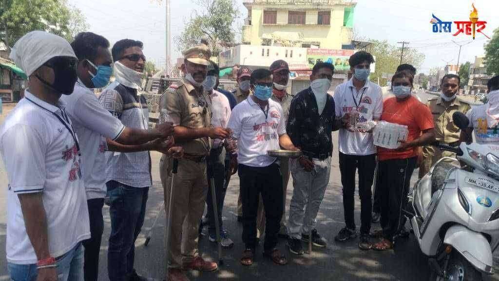 युवा रंग फाउंडेशन तर्फे पोलीस बांधवाना चहा,नाश्ता व्यवस्था