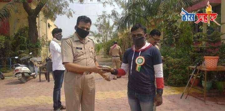 एक पाऊल मानुसकीचे सोनारी येथिल श्री काळभैरवनाथ अन्नछत्र च्या वतीने पोलिस व वैद्यकीय कर्मचाऱ्यांना नाष्ट्याचे वाटप