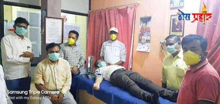 सद्यस्थितीचे सामाजिक भान राखत उपक्रमशील शिक्षकांनी केले रक्तदान