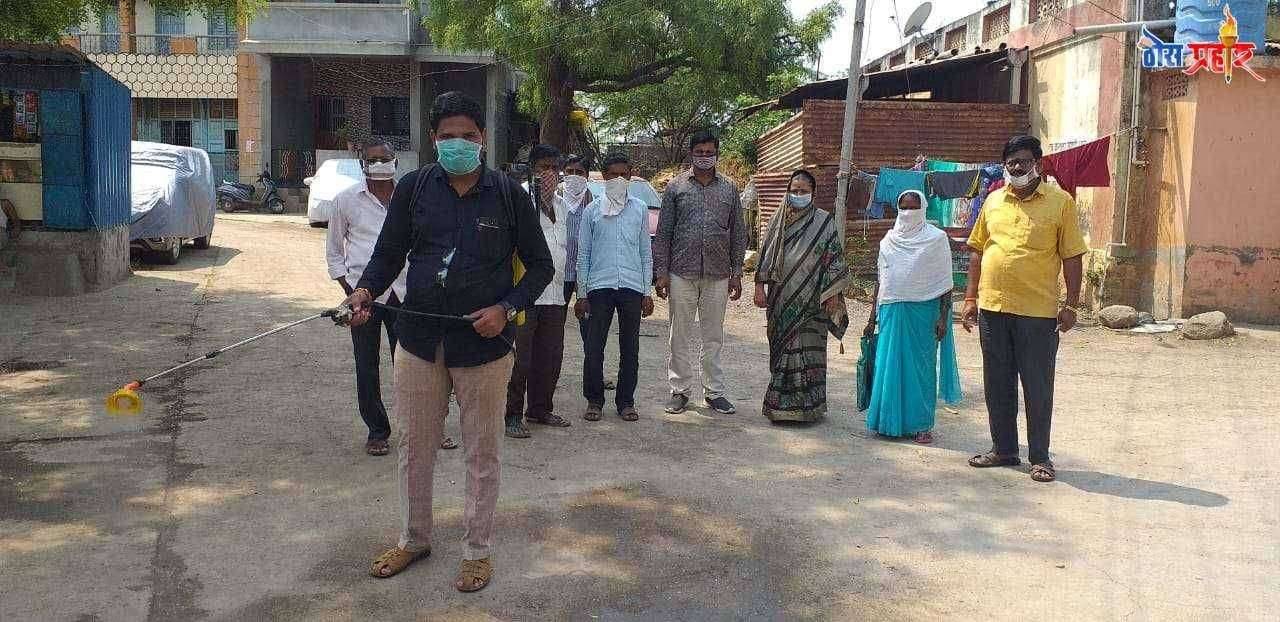 सामर्थ्य प्रतिष्ठान च्या वतीने भिलाली येथे निर्जंतुक फवारणीघराबाहेर न पडण्याचे अमोल माळी यांचे आवाहन