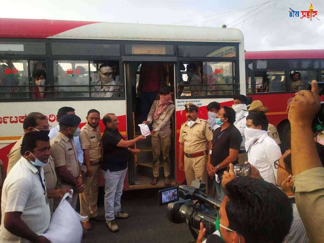 श्री साईबाबा संस्‍थान विश्‍वस्‍तव्‍यवस्‍था, शिर्डीच्‍या वतीने कर्नाटक राज्‍यातुन राजस्‍थानकडे जाणा-या सुमारे २५०० व्‍यक्‍तींना अन्न वाटप