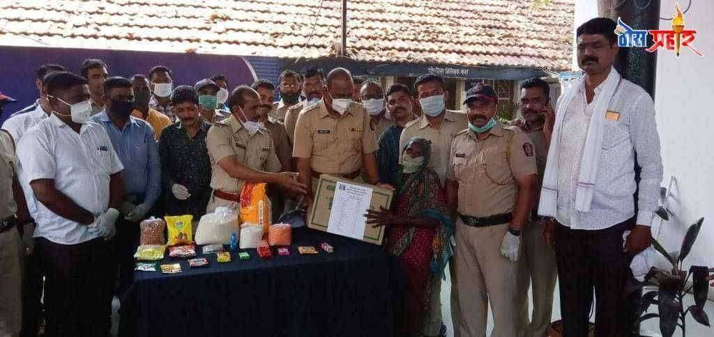 सलाम तुमच्या कार्याला आपल्या पगारातून 121 कुटुंबांना किराणा वाटप चाळीसगाव शहर पोलीस स्टेशन चा उपक्रम