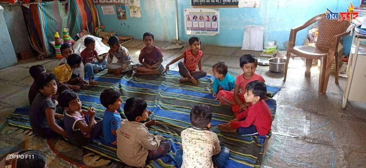 शिरूड येथील अंगणवाडी अजूनही सुरू... लहान मुले अजूनही जात आहेत अंगणवाडी शाळेत...एकात्मिक बालविकास विभाग प्रशासनाचे दुर्लक्ष...