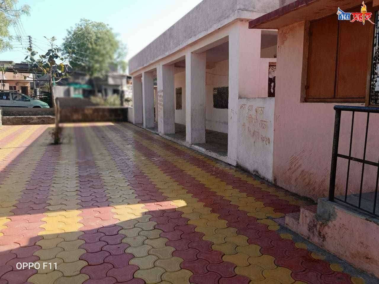 ??'ठोस प्रहार' चा दणका 'ठोस प्रहार' ने दिली ठोस दुसऱ्याच दिवशी अंगणवाडी झाली फूस.... अंगणवाडीत शुकशुकाट