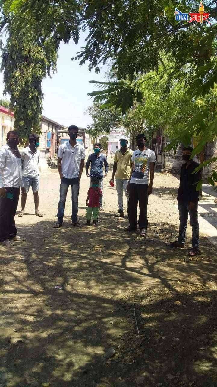 विश्वकर्मा शैक्षणिक विकास संस्थेकडून तपसे चिंचोलीत सुरक्षेसाठी मोफत मास्क वाटप