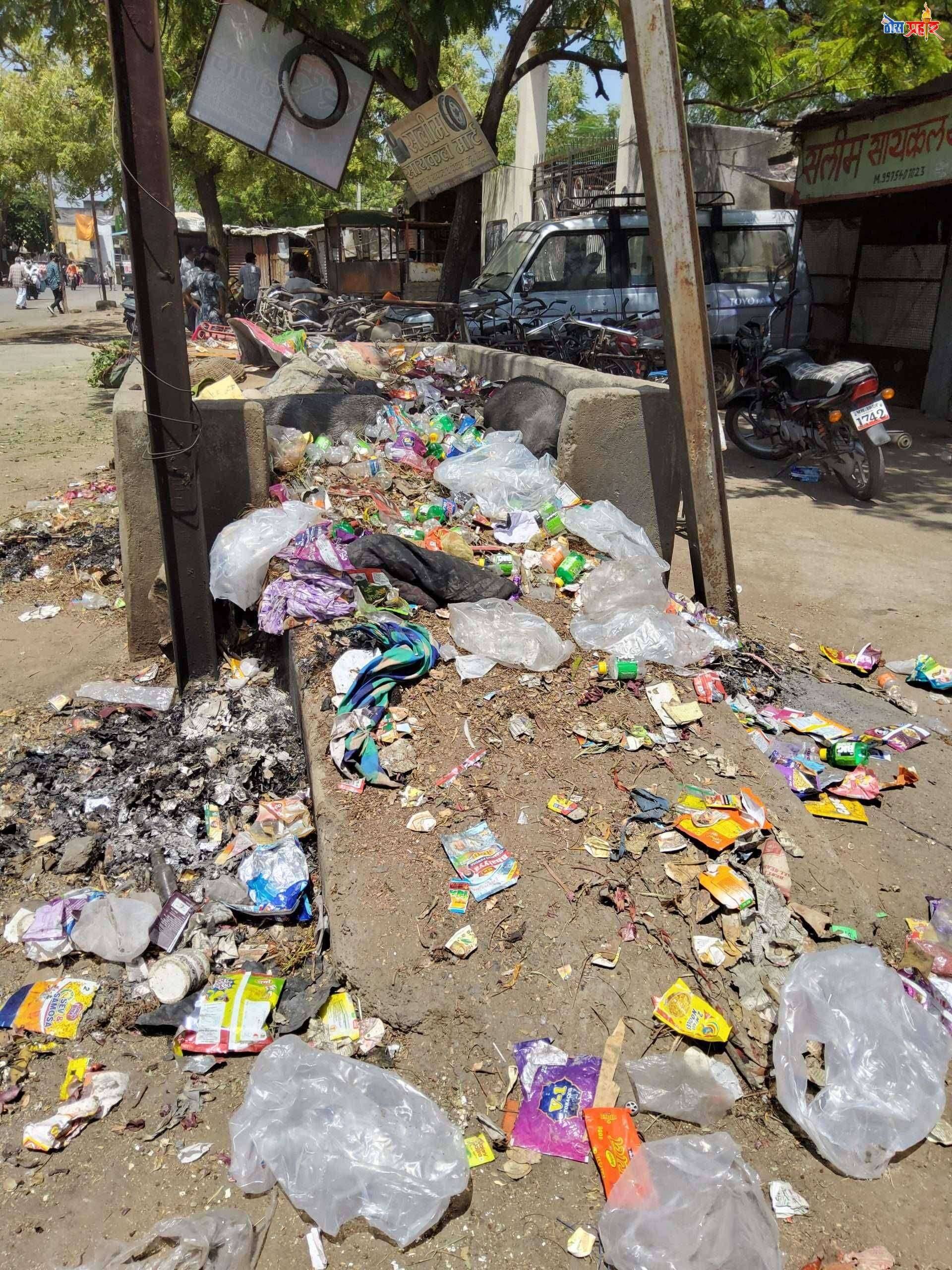 ? कव्हर स्टोरी- तांदूळ तर मिळाला पण खिचडीसाठी तेलचं नव्हतं..सामाजिक अलगाव आमच्यासाठी अशक्य- गांधलीपुरा,शांतीनगर,मांग वाडा,कोष्टीवाडा इ