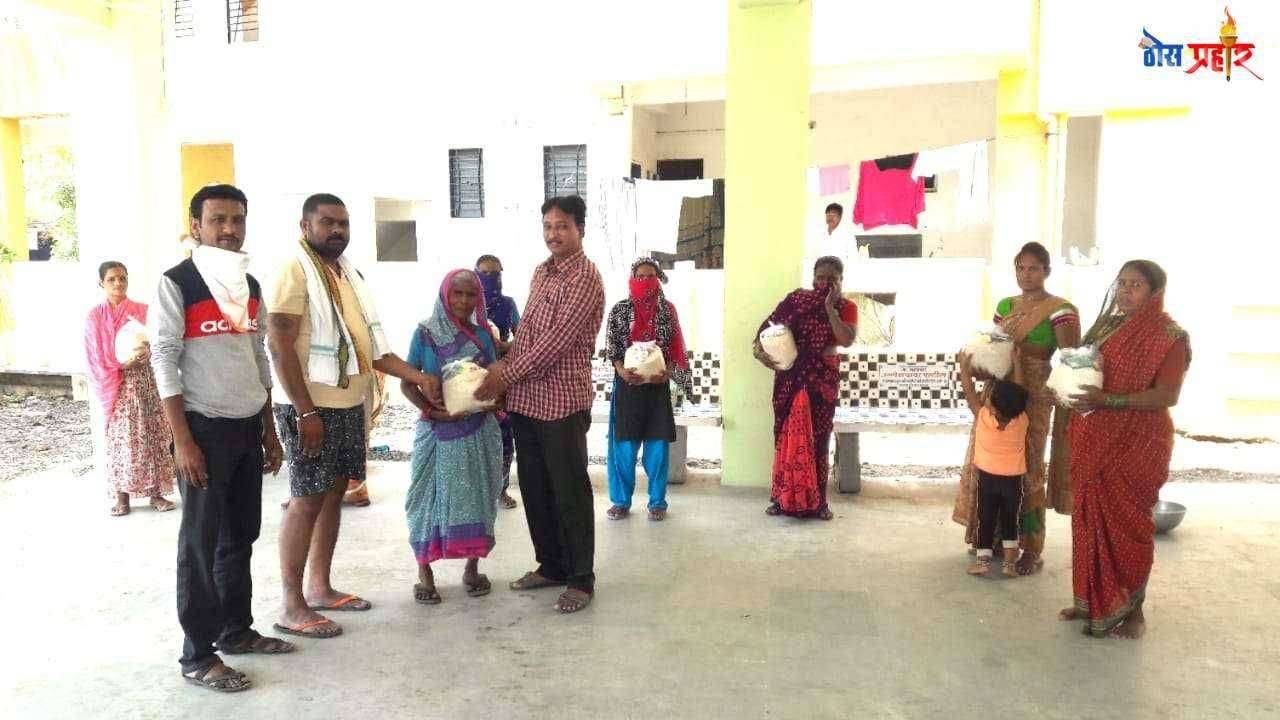 हातमजुर ४० कुंटुबांना रयत सेनेच्या वतीने किराणा वाटप