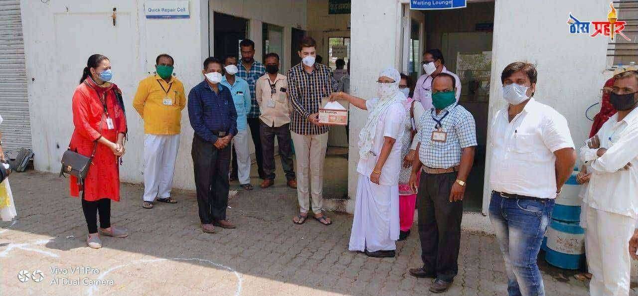 कोरोनाशी लढणाऱ्या आरोग्य कर्मचाऱ्यांना आवश्यक संसाधनाचे प्रविण माने यांच्या