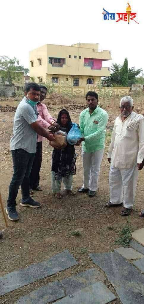 शेख हुसेन यांनी आपल्या स्वतःच्या खर्चातून115 गरीब कुटुंबाला केले धान्य वाटप