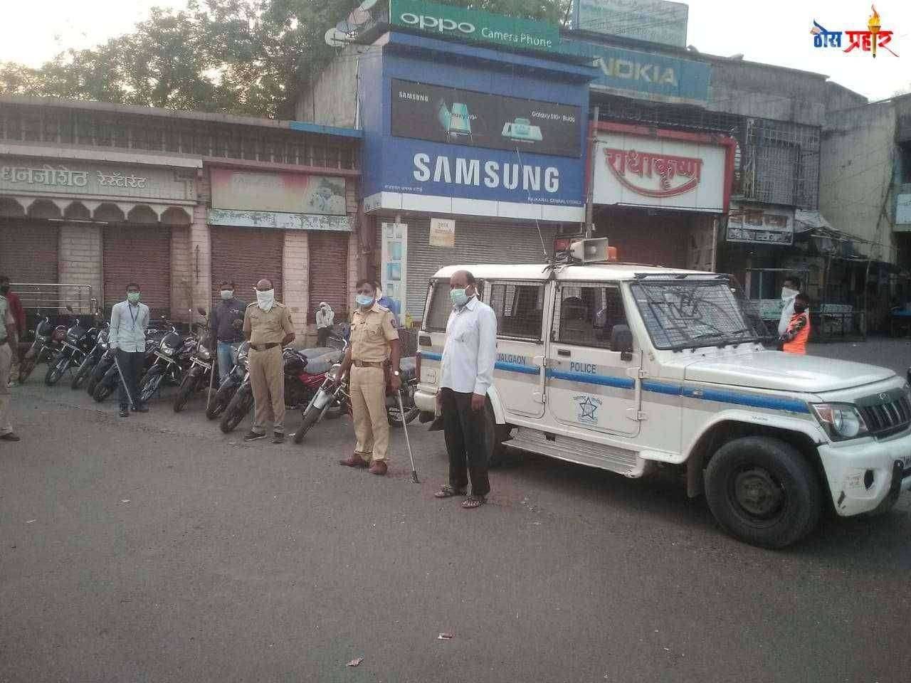 फैजपुरात लॉकडाउन चे उल्लंघन करणाऱ्यावर पोलिसांन कडून धडा